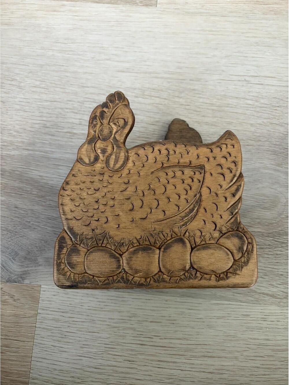 Vintage Primitive Wood Crave Chichen Hen Laying Eggs Napkin Mail Holder